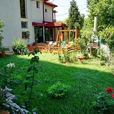 Casa Eden Pensión *